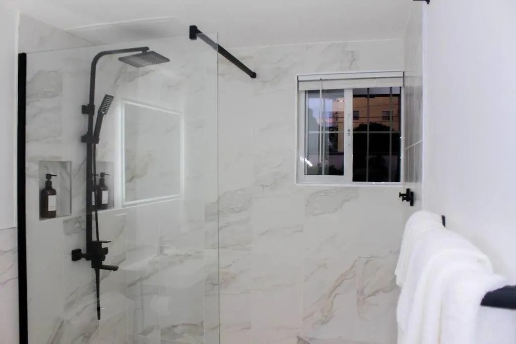 קינגסטון Minimalist Studio Near Devon House 0*,