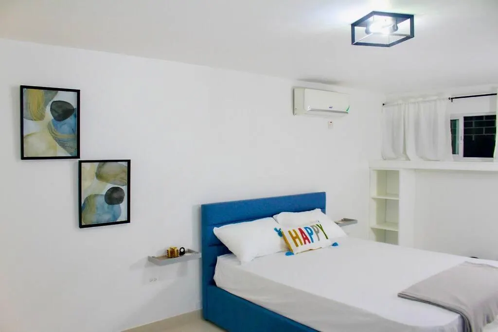 Minimalist Studio Near Devon House 金斯敦